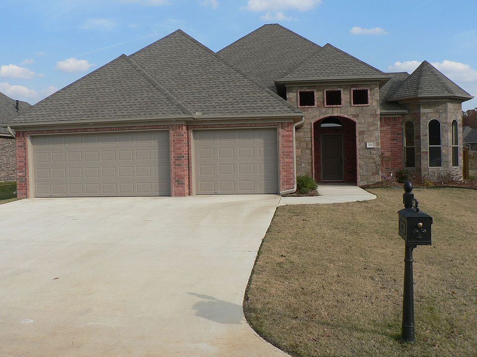 1st image of 208 Corondelet Ln