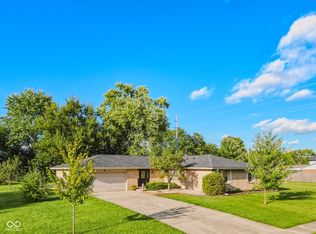 4860 Woodcrest Dr, Columbus, IN 47203