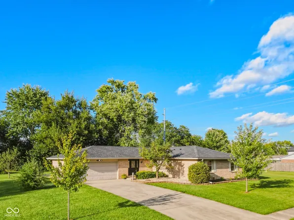 4860 Woodcrest Dr, Columbus, IN 47203