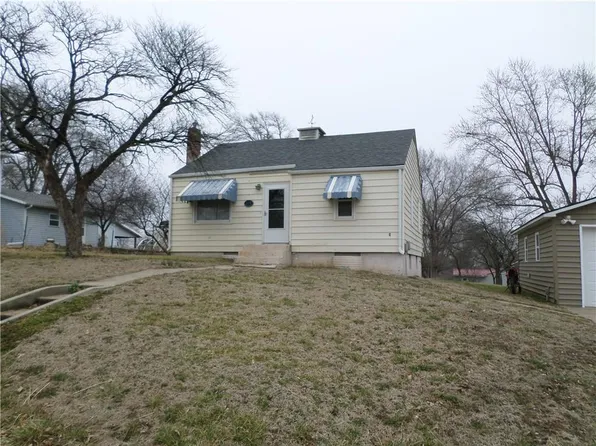 328 S 1st St, Troy, KS 66087