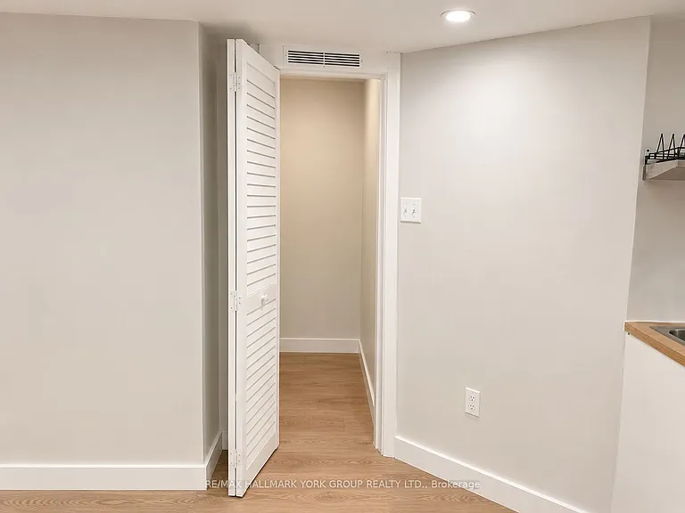 111 Worthington Ave #BASEMENT — Photo 8