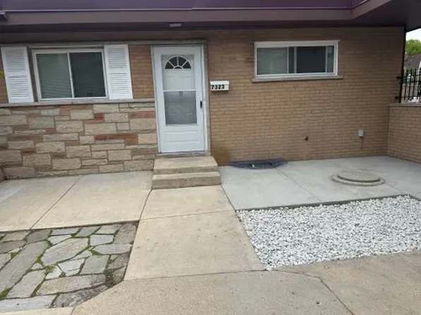 7323 N Damen Ave, Chicago, IL 60645