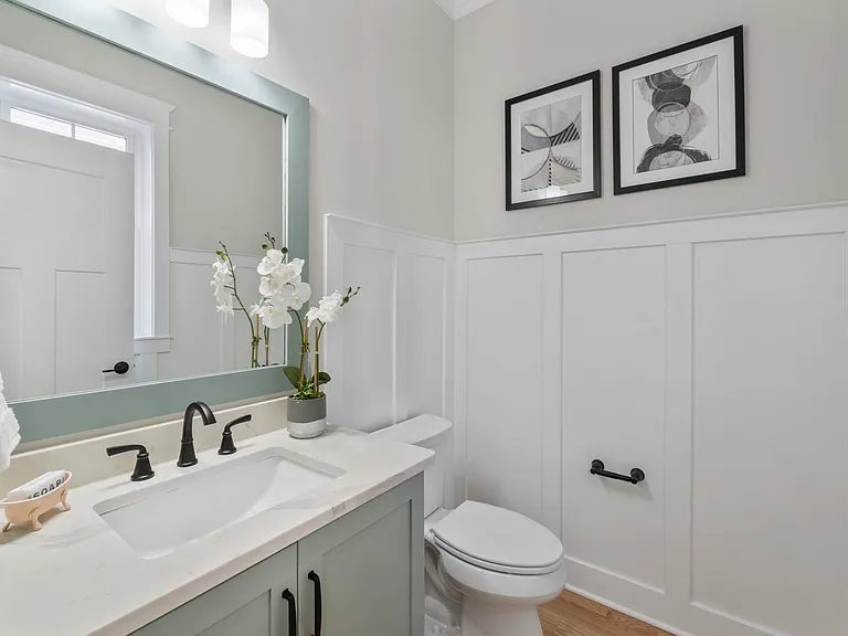 1603 Griffen Grv — Photo 17