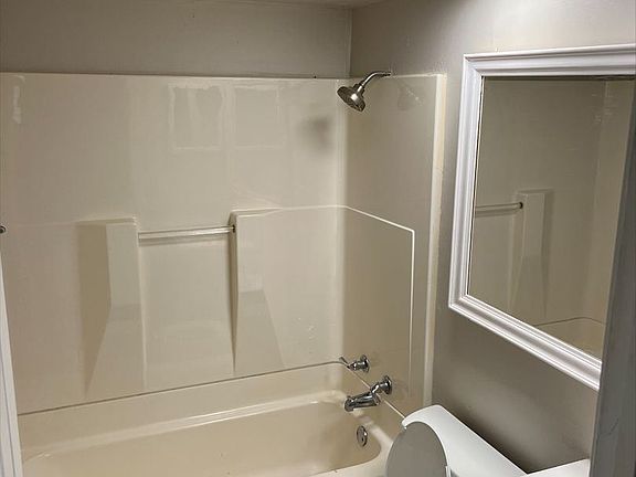 4th image of 8345 Buchanan Ave