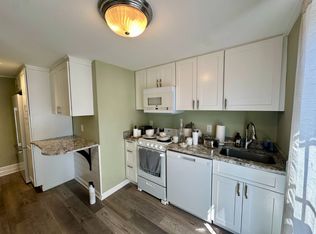 27 Center St #A, Clinton, NJ 08809