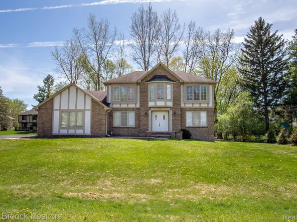 1683 Mark Hopkins Rd, Bloomfield Hills, MI 48302