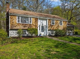 15 Rustwood Dr, Barrington, RI 02806