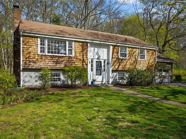 15 Rustwood Dr, Barrington, RI 02806