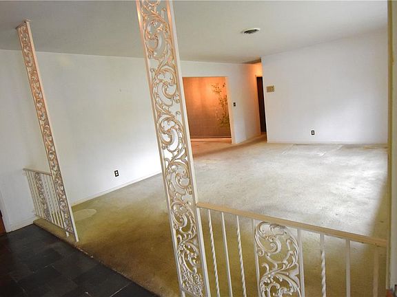4th image of 3113 Club Dr