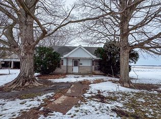 307 N Vine St, Armington, IL 61721