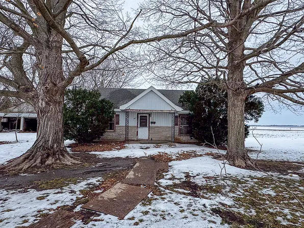 307 N Vine St, Armington, IL 61721