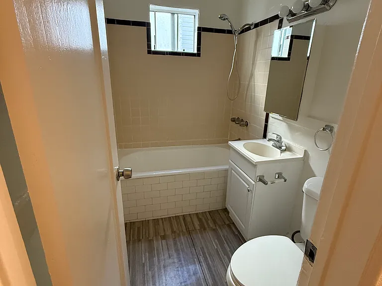 628 E Elk Ave #204 — Photo 11