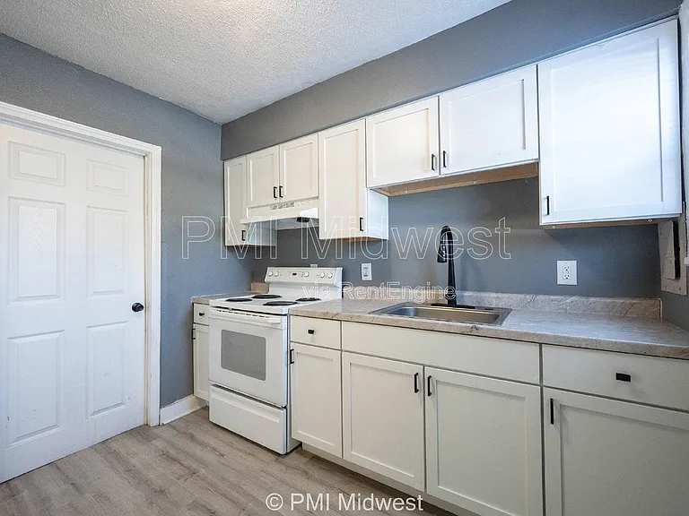 6054 E 16th St — Photo 7