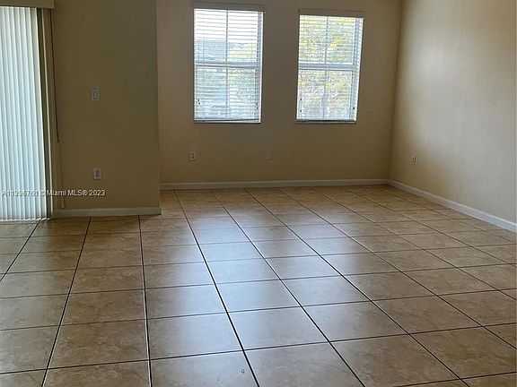 5th image of 11403 NW 89th St APT 207