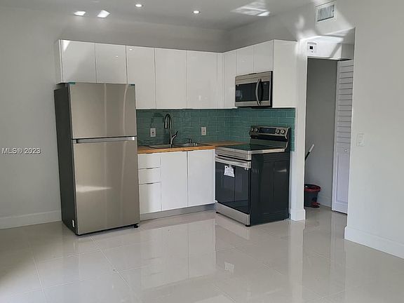 5th image of 1611 NW 41st St #1611