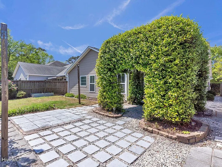 8530 Jadewood Dr — Photo 32