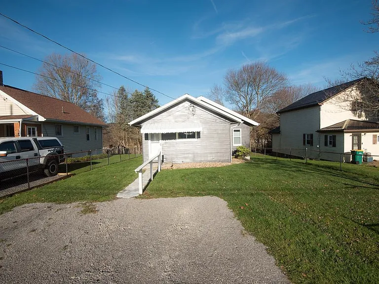 84 Summit Dr — Photo 16