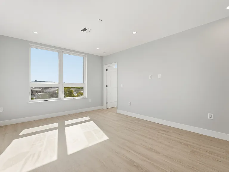 Skylar Lofts JC — Photo 37