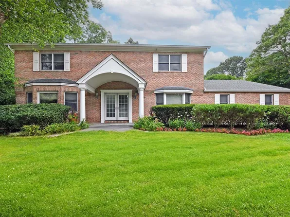 5 Suncrest Drive, Dix Hills, NY 11746
