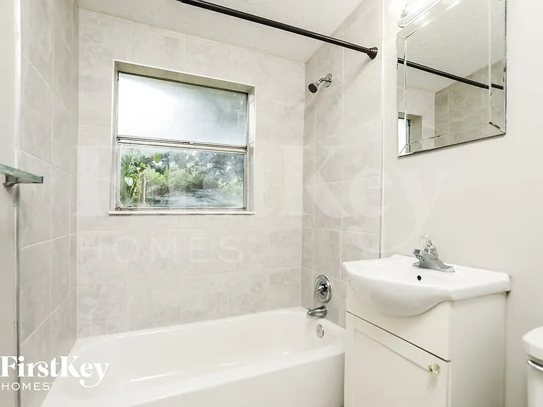 429 Notre Dame Dr — Photo 11