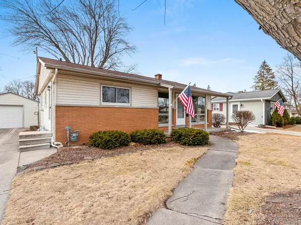 1610 Jay Ln, Green Bay, WI 54304