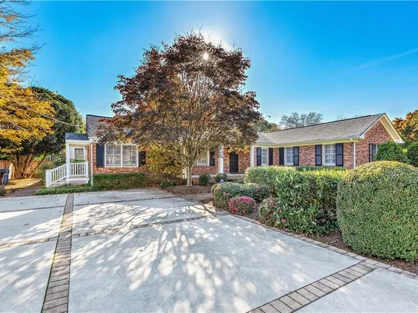 1017 Brandon Rd, Virginia Beach, VA 23451
