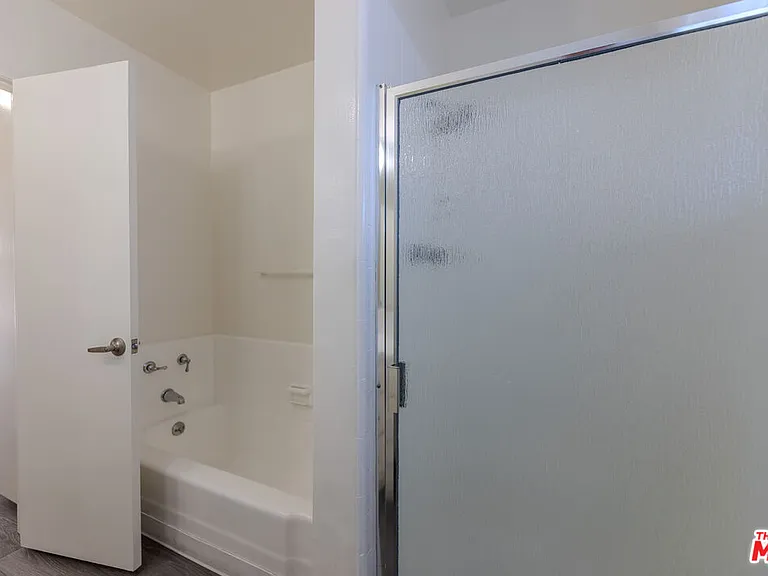 1930 S Robertson Blvd #7 — Photo 20