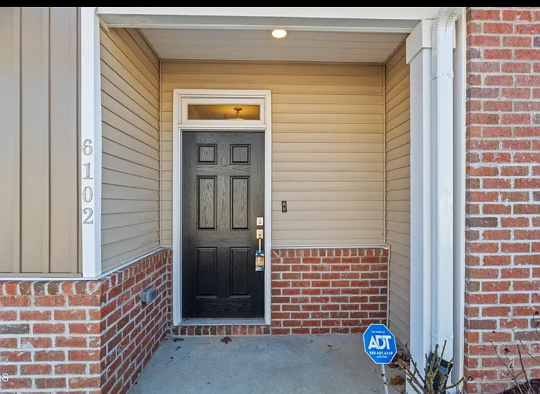 6102 Beale Loop — Photo 2