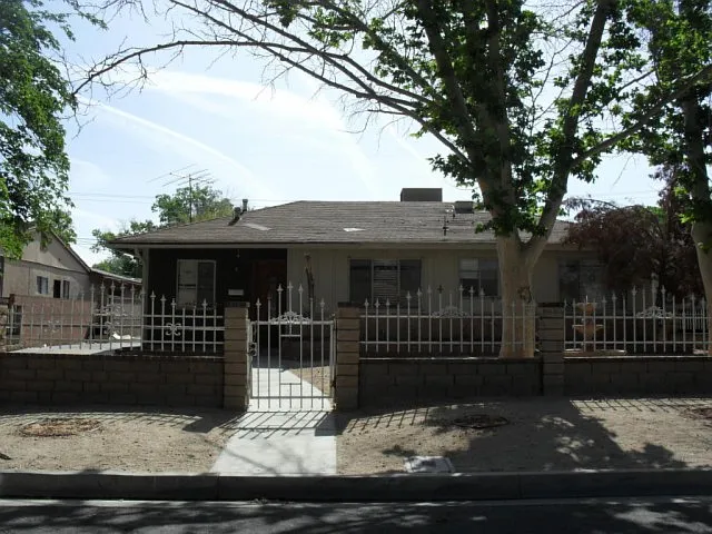 44058 Elm Ave photo 1