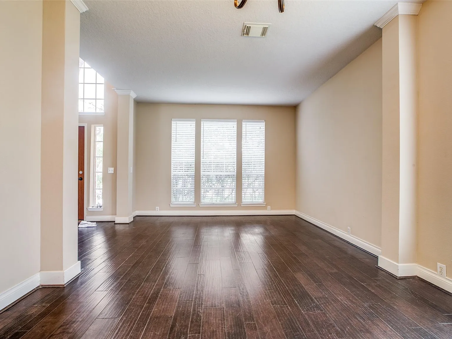 4 bed, 2.5 bath, 2443 sqft, $2,650 — Photo 3