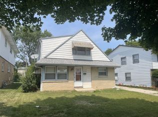 4032 W Green Tree Rd, Milwaukee, WI 53209