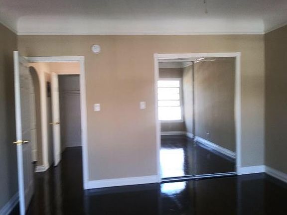 5th image of 435 1/2 N Genesee Ave