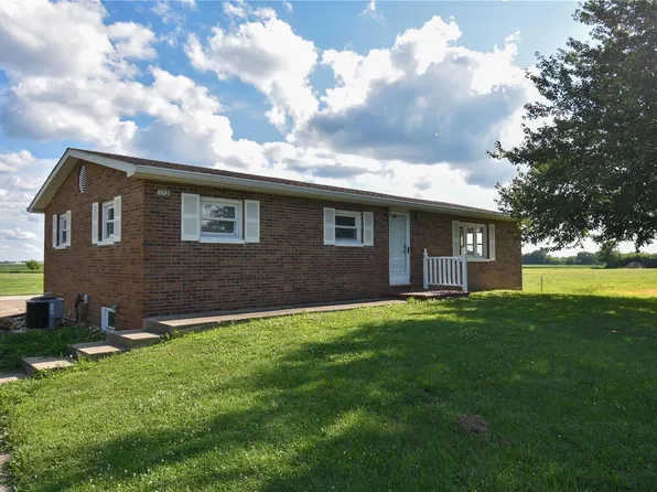 893 S Washington St, Bunker Hill, IL 62014