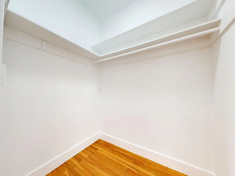 1053 Bush St #12 — Photo 4