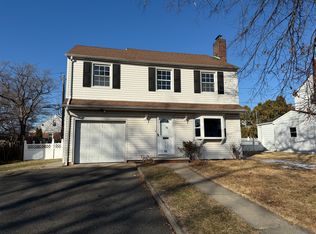 71 Elmwood Dr, Elmwood Park, NJ 07407