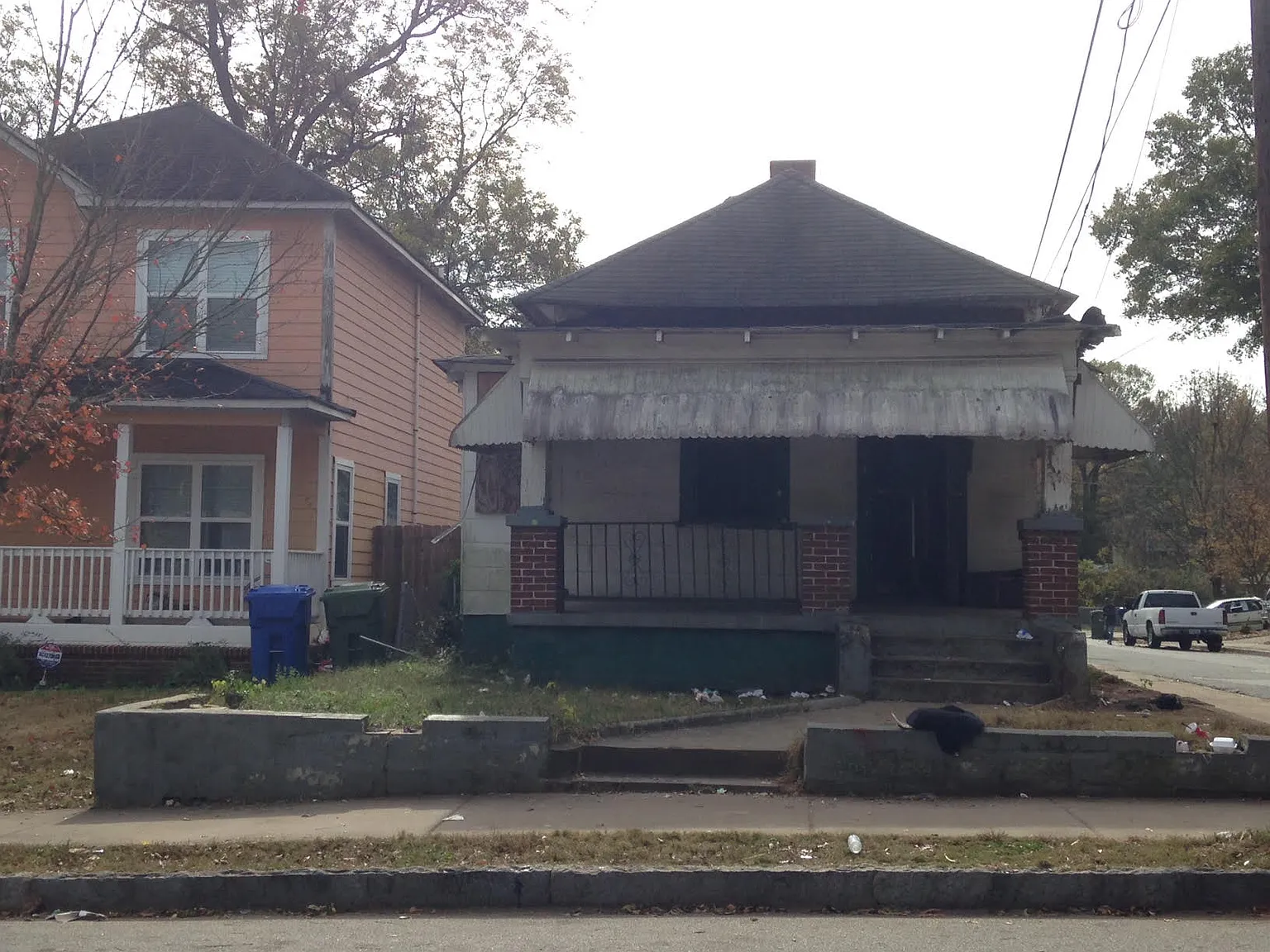 558 Rockwell St SW photo 1