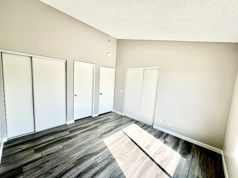 2211 Cedar Ave #302 — Photo 13