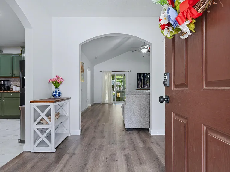765 Radiant Dr — Photo 3