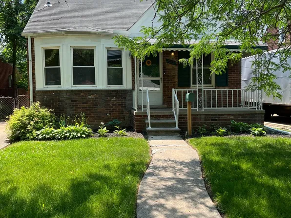 20292 Roscommon St, Harper Woods, MI 48225
