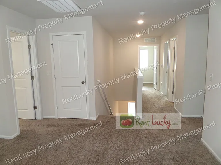 2816 Laurel Loop — Photo 15