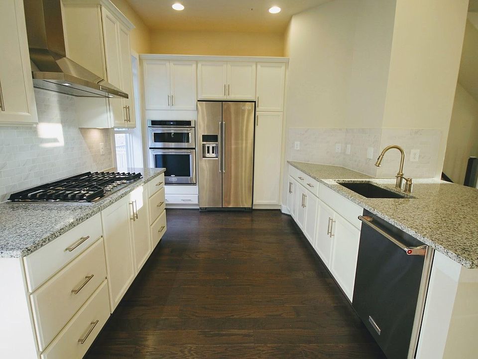 Kitchen with balcony access, 2nd floor