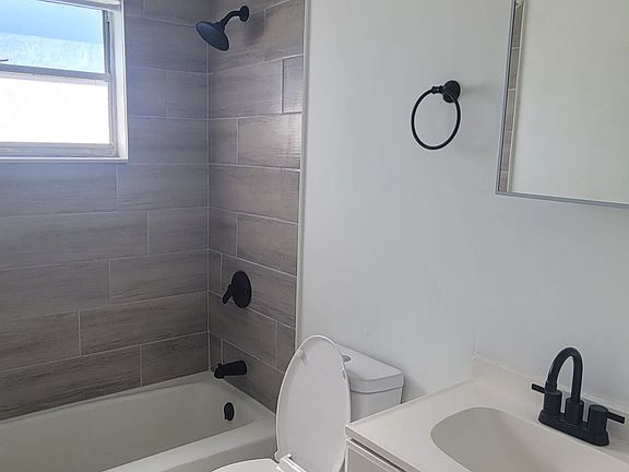 3rd image of 120 N Montclair Ave #120