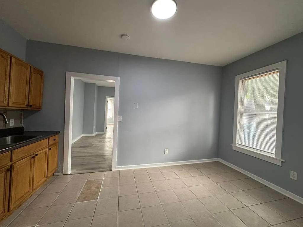 215-217 Rosette Street - 1L — Photo 3