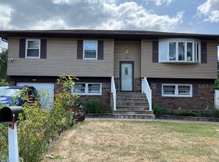 170 Sammis Ave, Deer Park, NY 11729