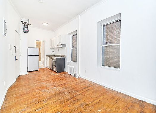 2nd image of 106 Norfolk St #1