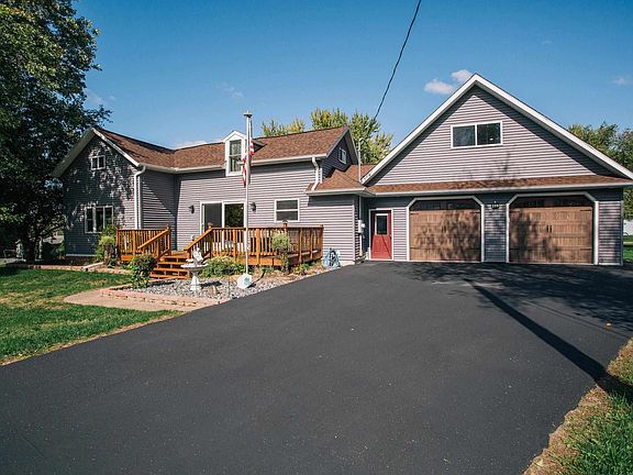 2nd image of 209 W 17TH STREET