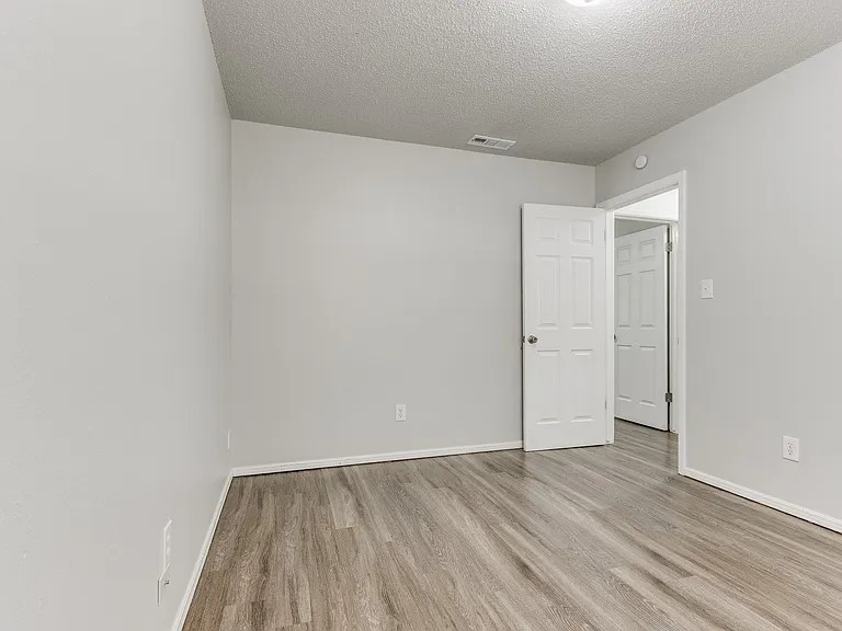 1610 Southern Heights Ave — Photo 13