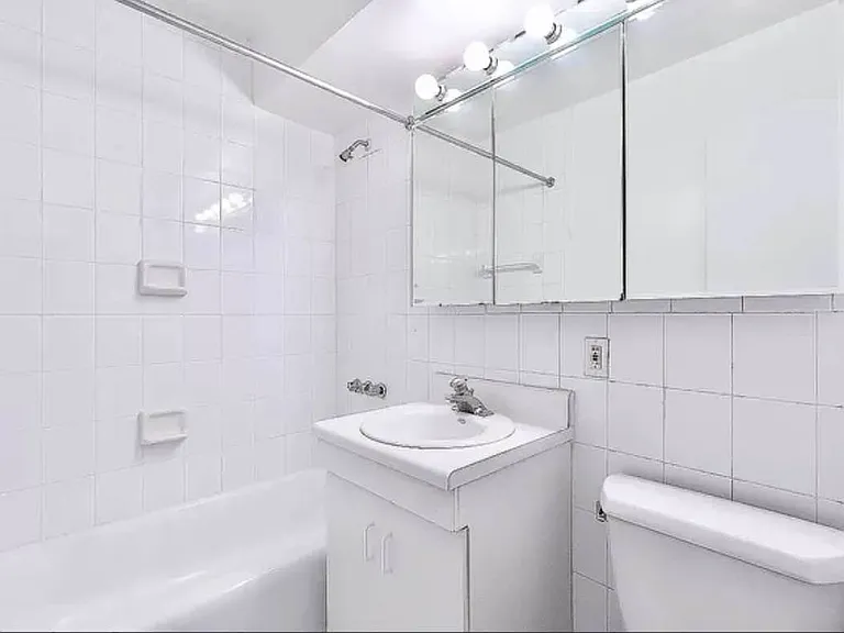 330 E 46th St #5T — Photo 4