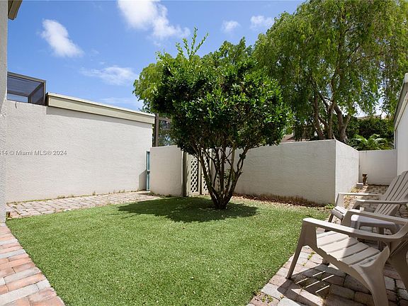 3rd image of 6611 SW 70th Ln #27