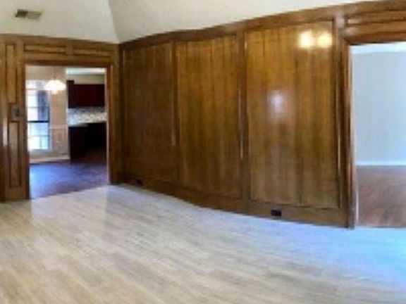 3rd image of 2302 Shalimar Dr